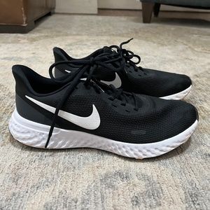 Nike Revolution Black running shoes